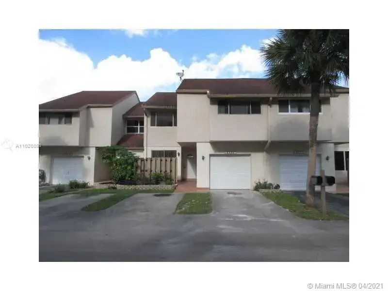 4 bedroom 2 bath Residential for sale at 8220 NW 8th St # 5, Plantation FL 33324