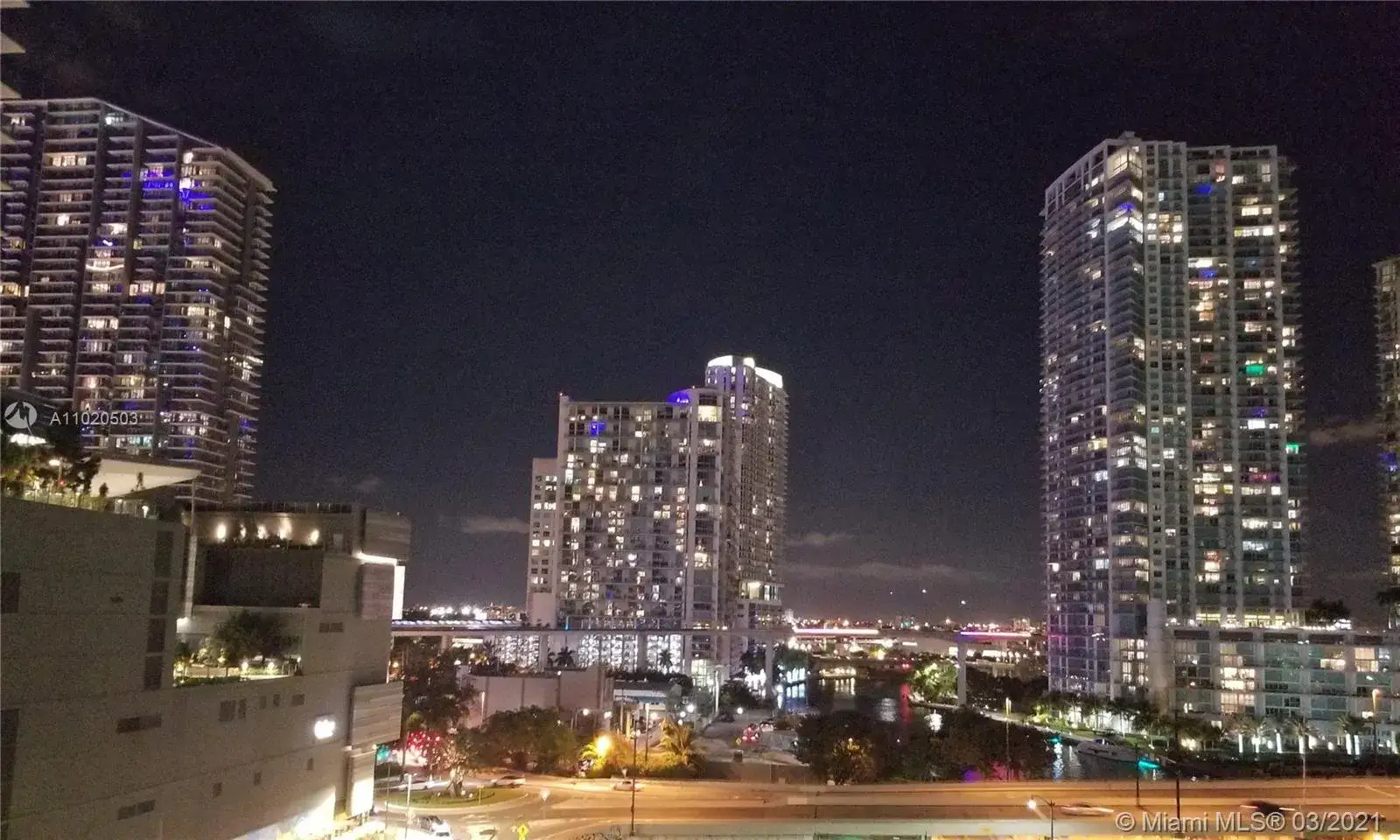 2 bedroom 2 bath Residential Lease for rent at 31 SE 6th St # 1002, Miami FL 33131