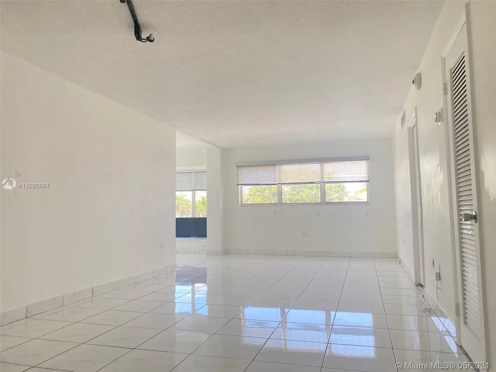 2 bedroom 2 bath Residential Lease for rent at 1881 Washington Ave # 4B, Miami Beach FL 33139