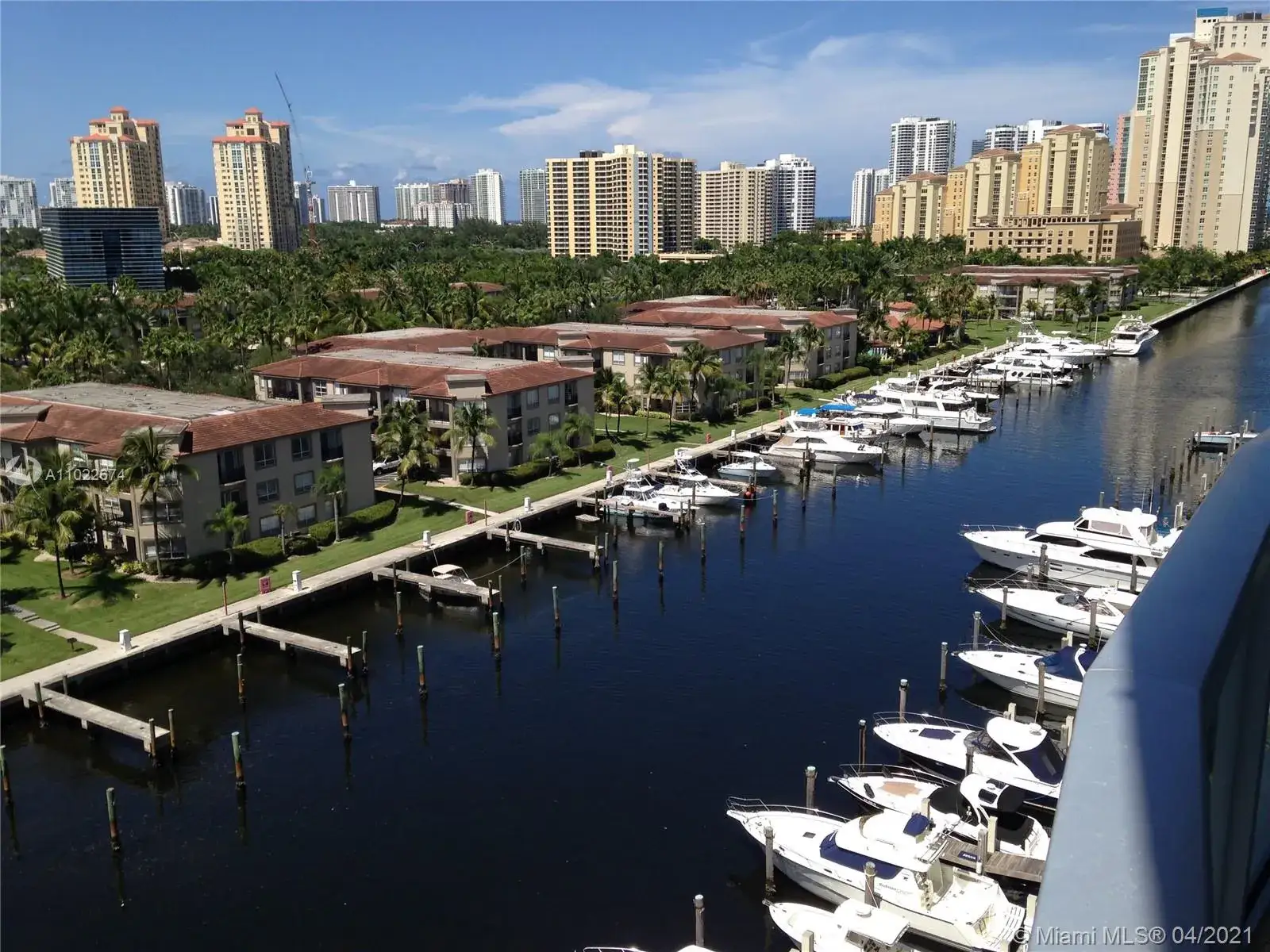 1 bedroom 2 bath Residential for sale at 3029 NE 188th St # 924, Aventura FL 33180