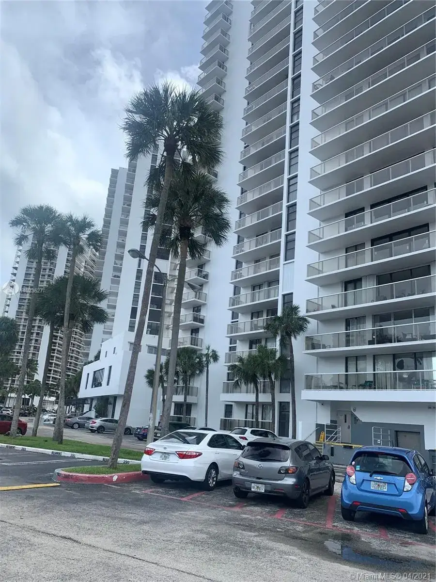 2 bedroom 1 bath Residential for sale at 3701 N Country Club Dr # 203, Aventura FL 33180