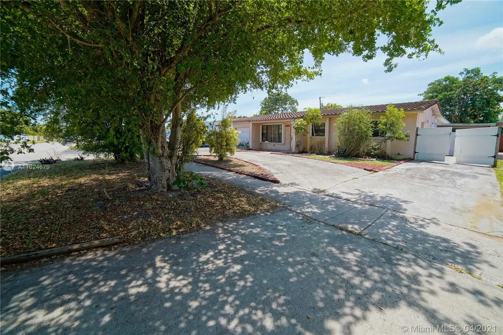 3 bedroom 2 bath Residential for sale at 1470 W 76th St, Hialeah FL 33014
