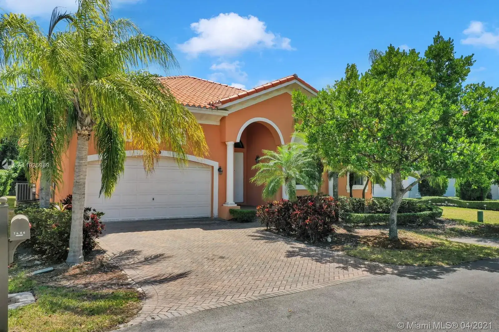 4 bedroom 3 bath Residential for sale at 7666 SW 193rd Ln, Cutler Bay FL 33157