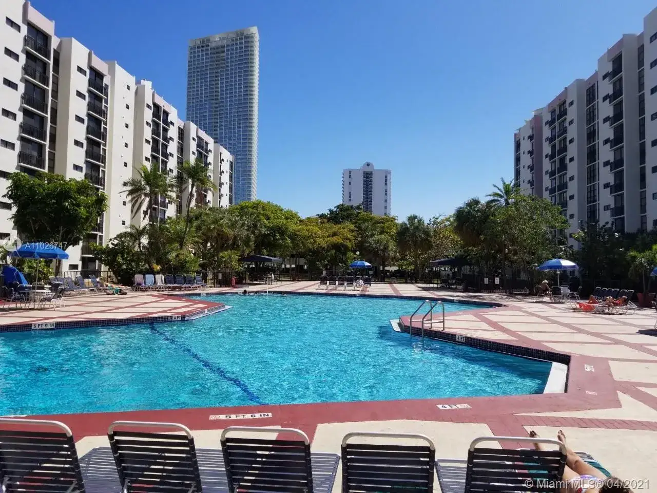 1 bedroom 1 bath Residential for sale at 17021 N Bay Rd # 504, Sunny Isles Beach FL 33160