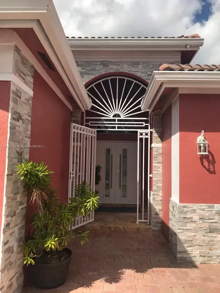 3 bedroom 2 bath Residential for sale at 15545 SW 41st Ter, Miami FL 33185