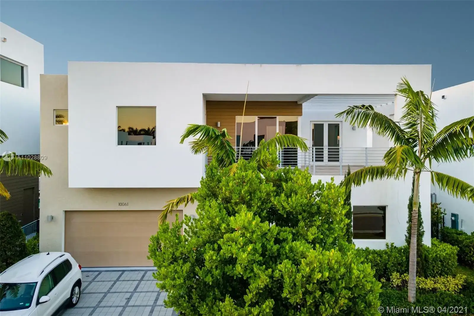 4 bedroom 4 bath Residential Lease for rent at 10061 NW 75th, Doral FL 33178
