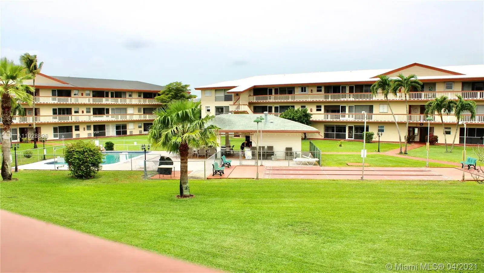 2 bedroom 1 bath Residential for sale at 5300 Washington St # B221, Hollywood FL 33021