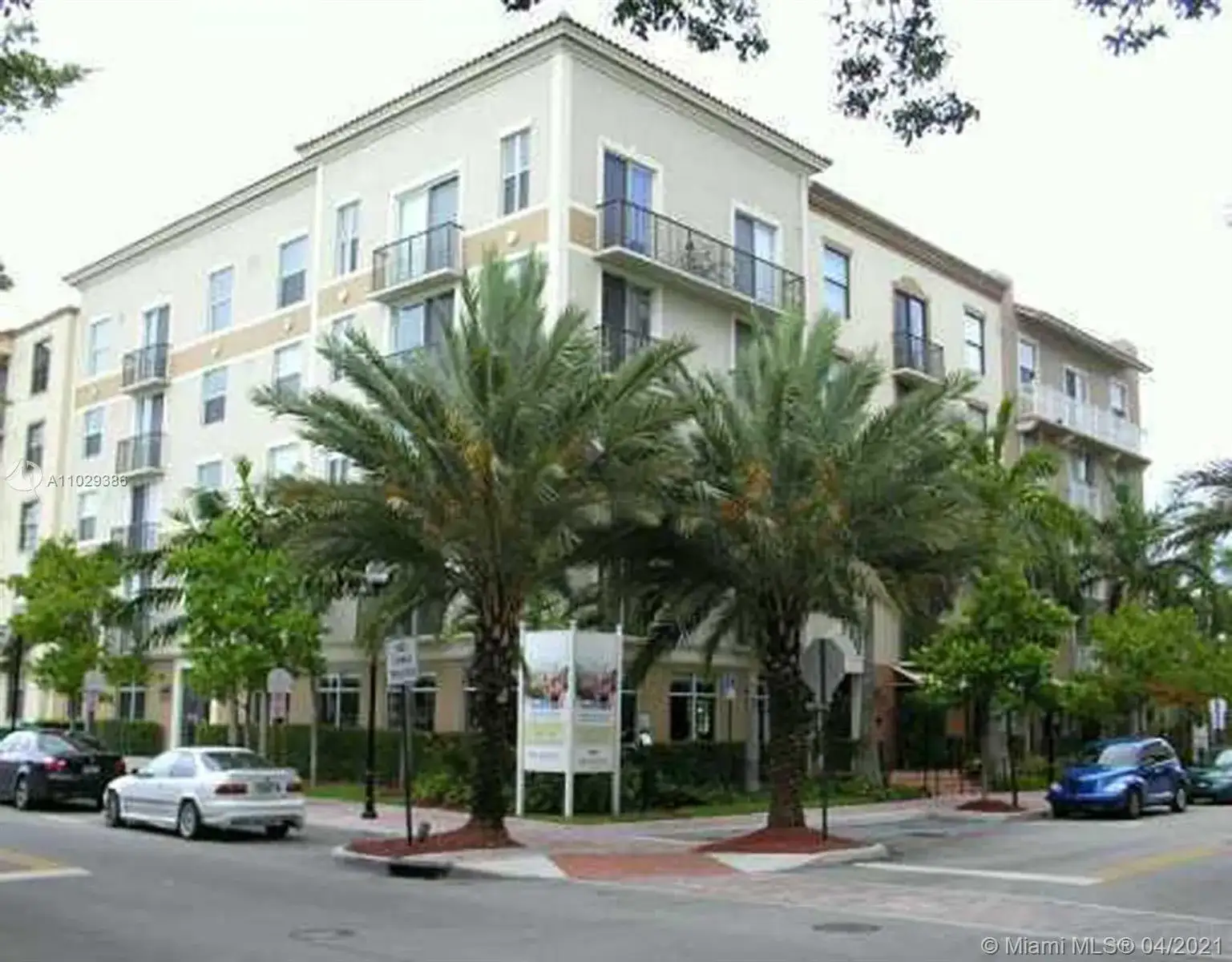 2 bedroom 2 bath Residential for sale at 1919 Van Buren St # 517A, Hollywood FL 33020