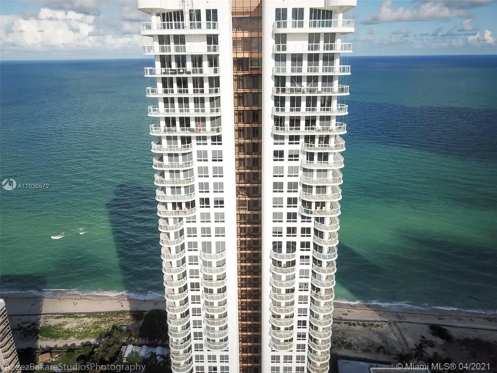 2 bedroom 2 bath Residential for sale at 6365 Collins Ave # 1408, Miami Beach FL 33141