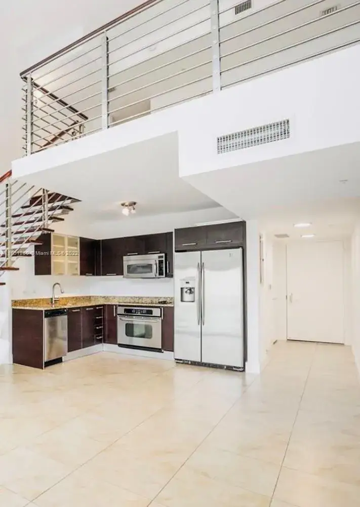 1 bedroom 1 bath Residential Lease for rent at 41 SE 5th St # 406, Miami FL 33131