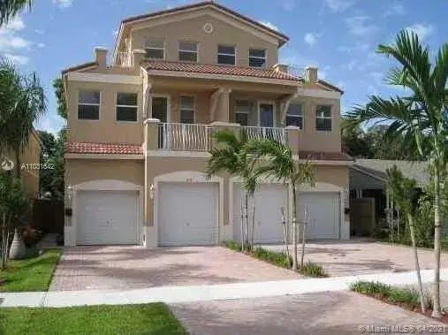 5 bedroom 5 bath Residential for sale at 215 SW 11th St # 215, Fort Lauderdale FL 33315
