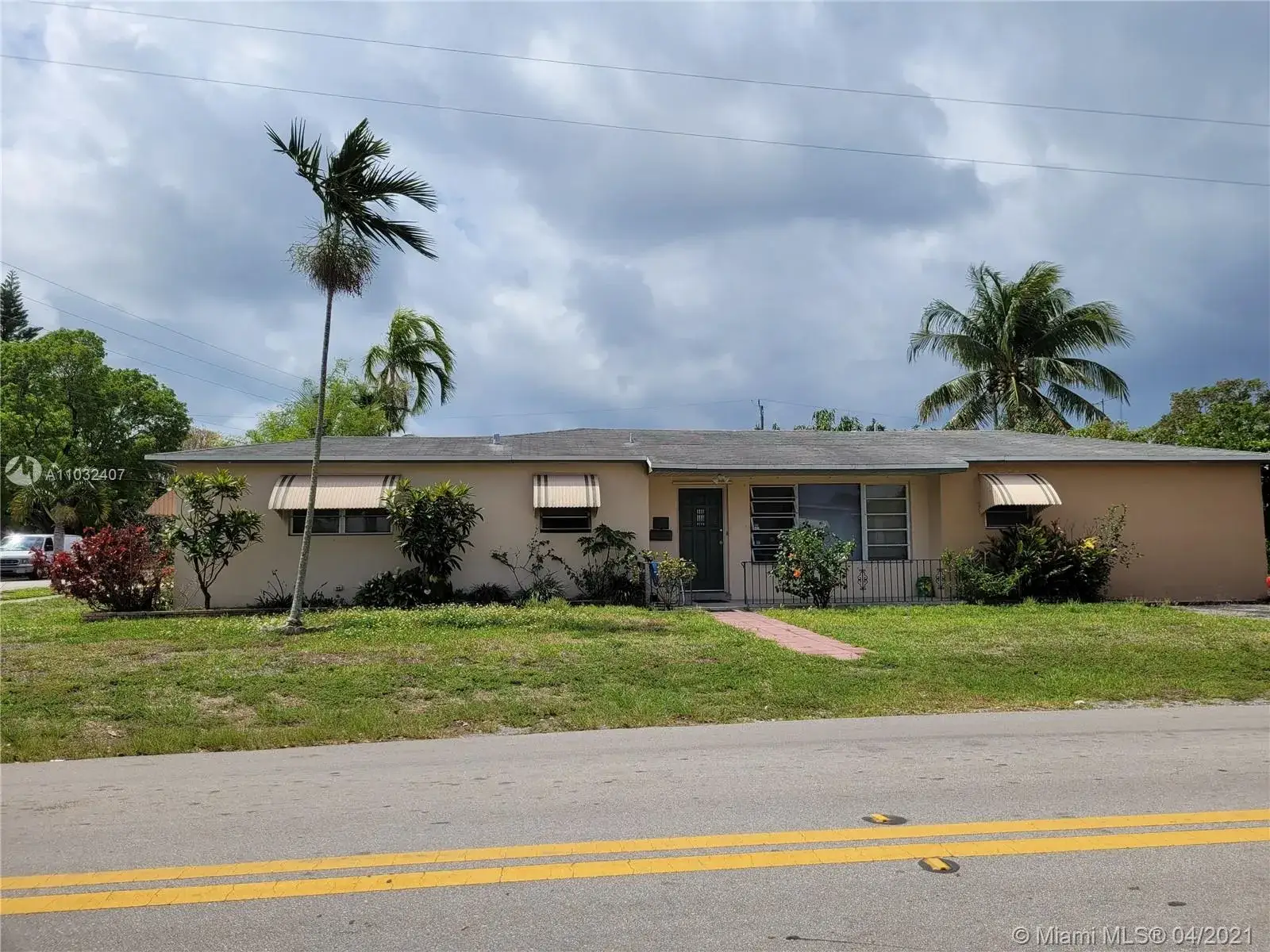 2 bedroom 1 bath Residential Lease for rent at 2802 Jackson St, Hollywood FL 33020