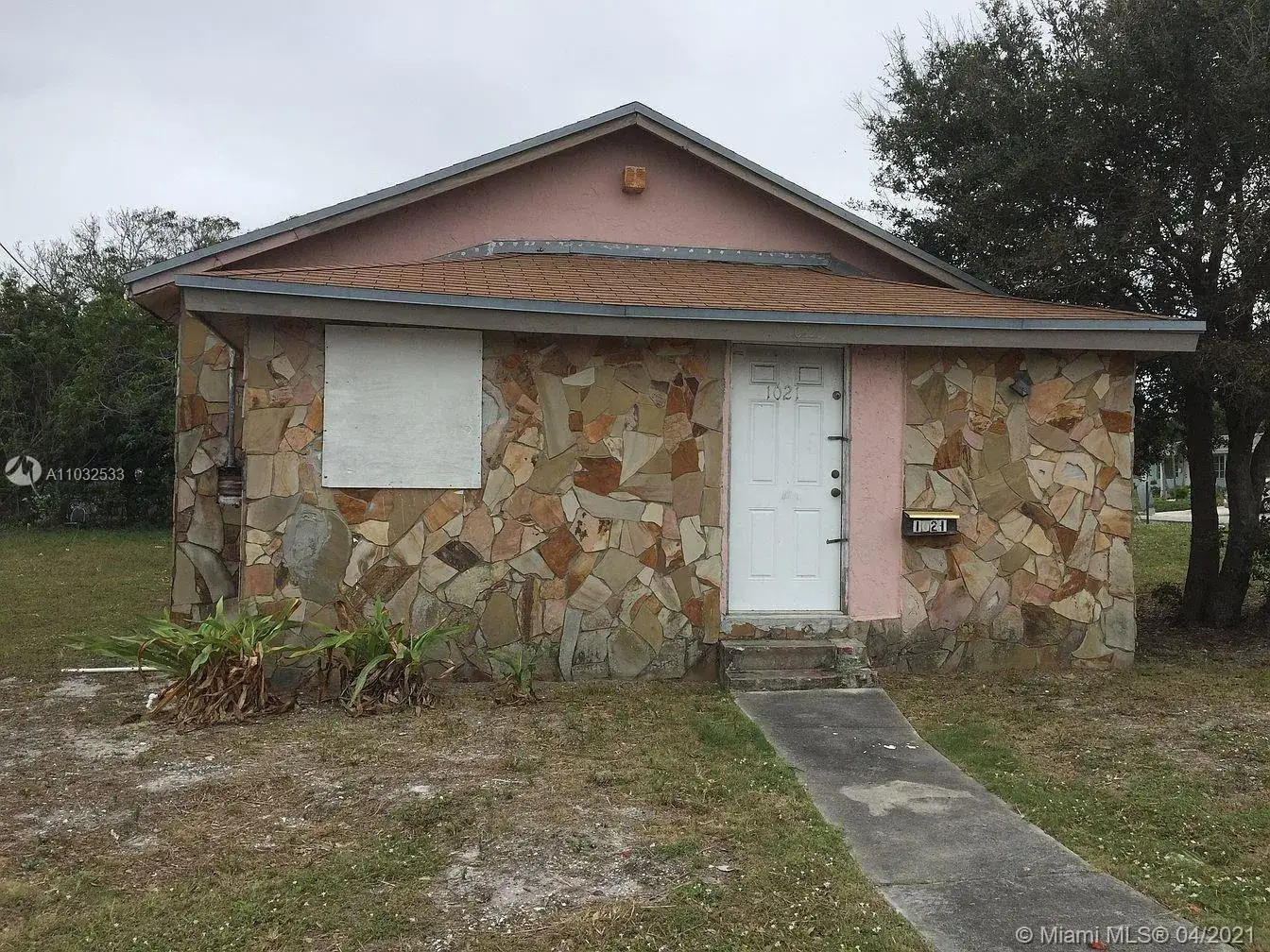 3 bedroom 2 bath Residential for sale at 1021 W 33rd St, Riviera Beach FL 33404
