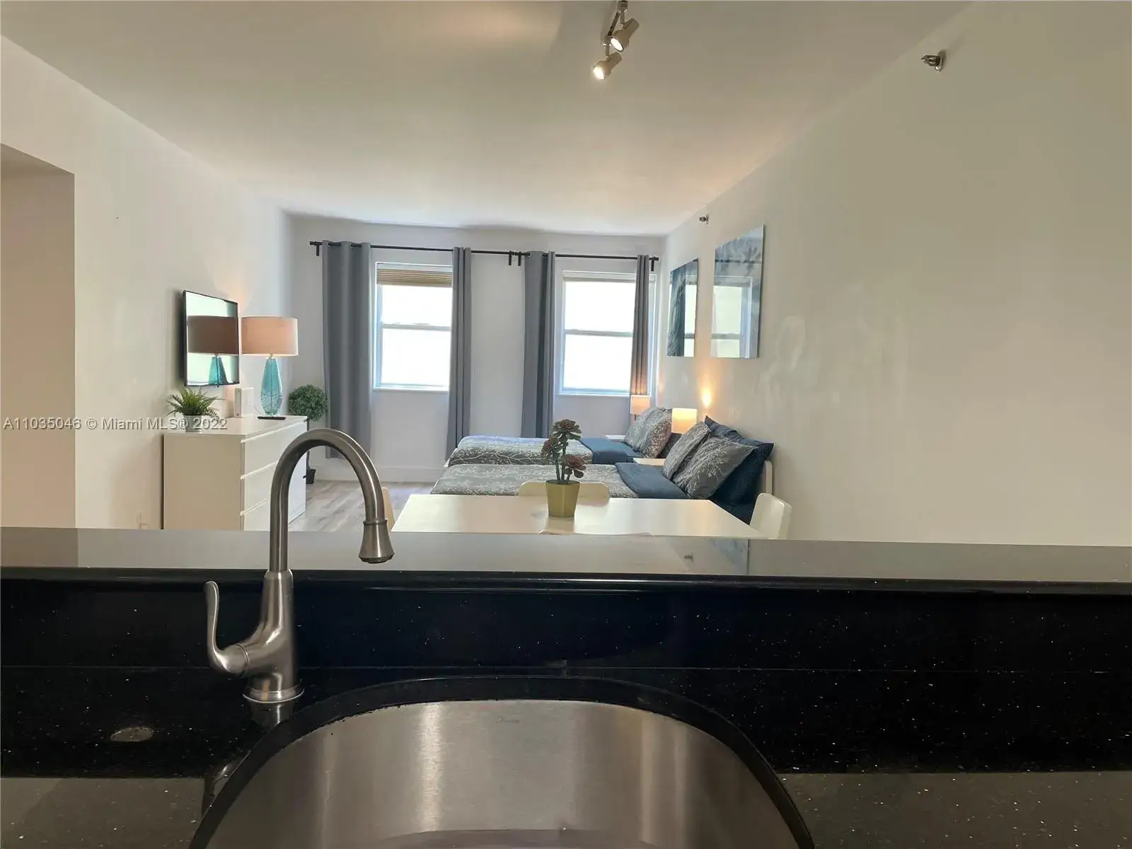 1 bath Residential for sale at 834 Ocean Dr # 406, Miami Beach FL 33139