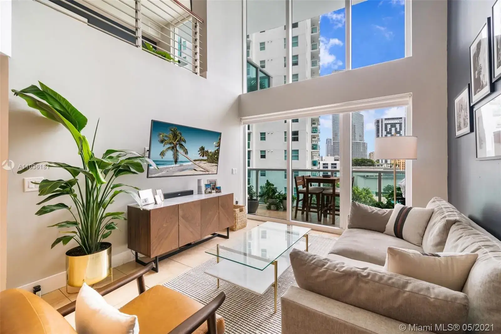 2 bedroom 2 bath Residential Lease for rent at 41 SE 5th St # 909, Miami FL 33131