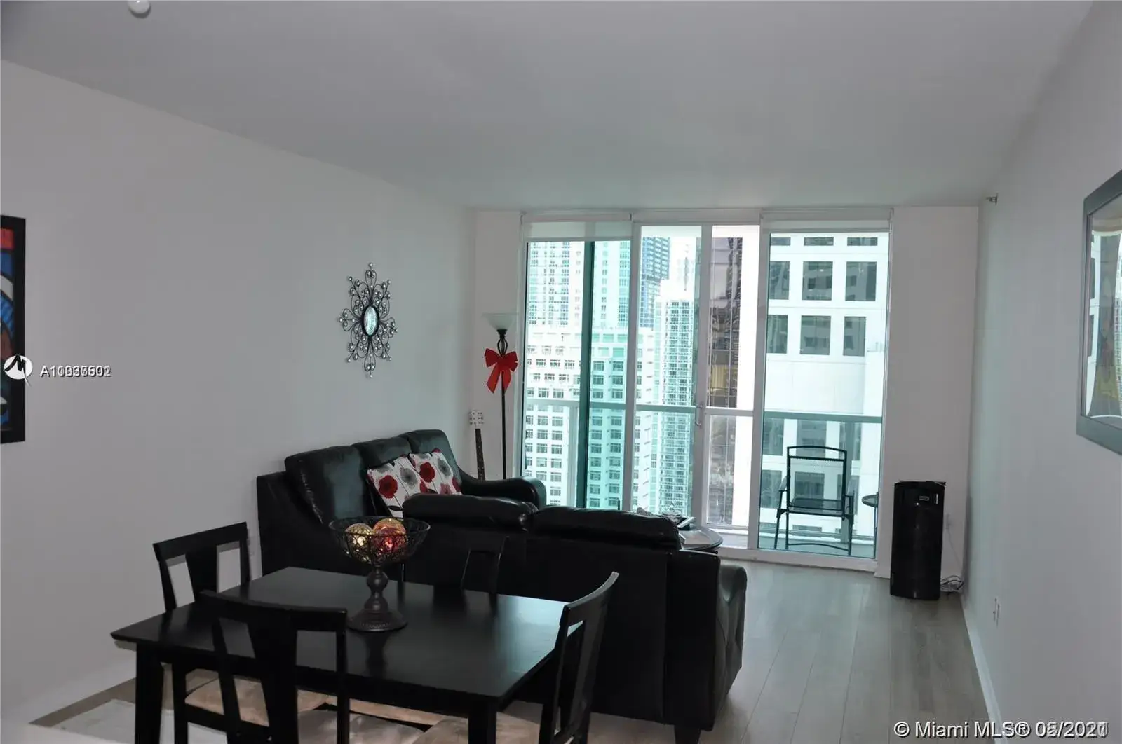 1 bedroom 1 bath Residential Lease for rent at 500 Brickell Ave # 3704, Miami FL 33131