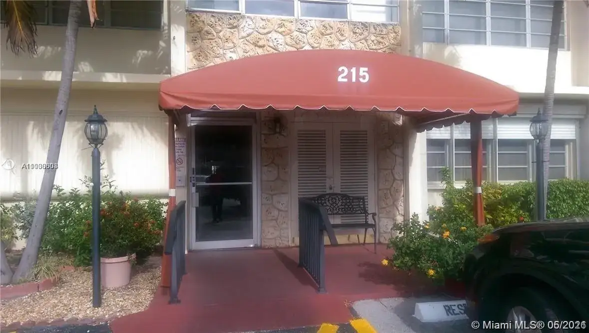 2 bedroom 2 bath Residential Lease for rent at 215 SE 3rd Ave # 107A, Hallandale Beach FL 33009