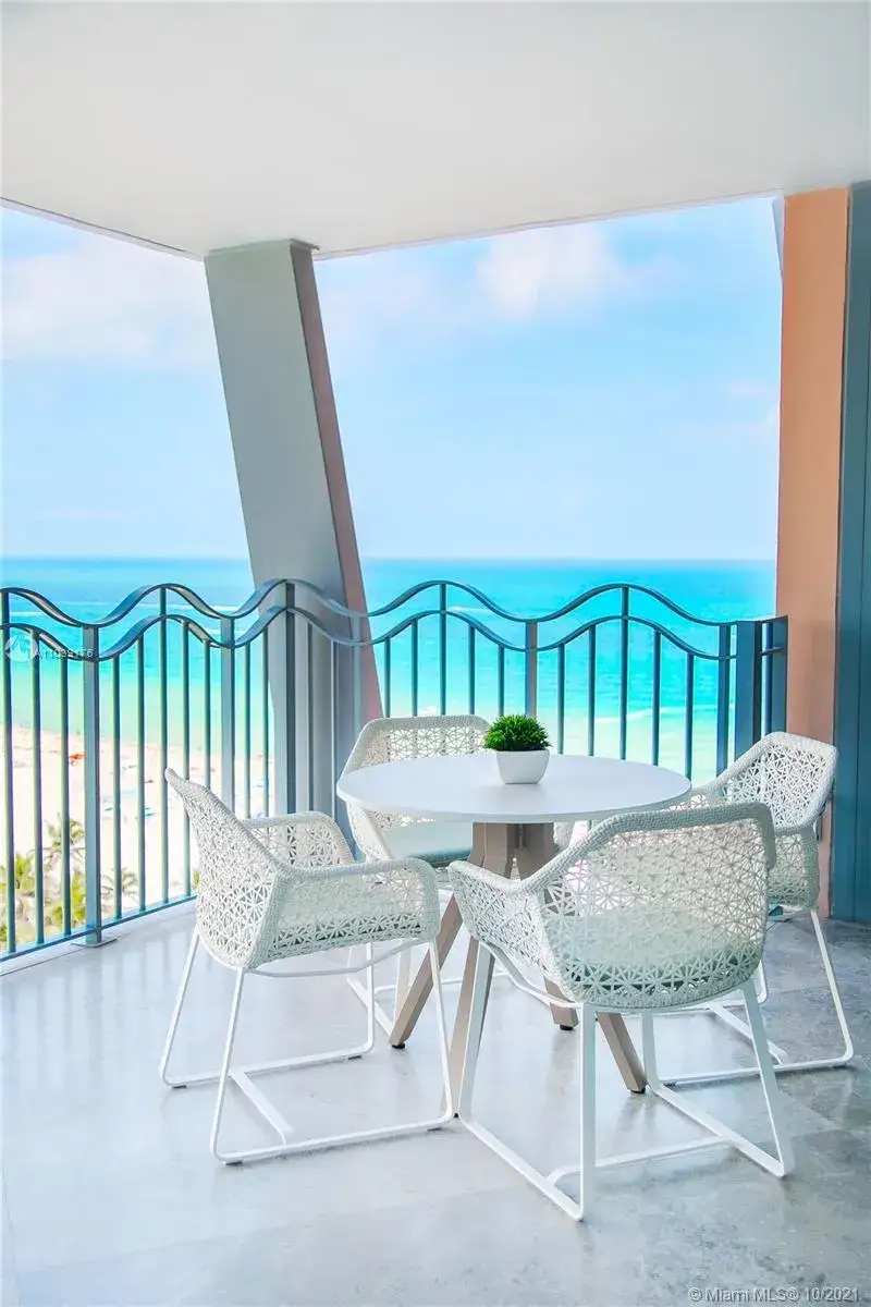2 bedroom 2 bath Residential Lease for rent at 1500 Ocean Dr # 5, Miami Beach FL 33139