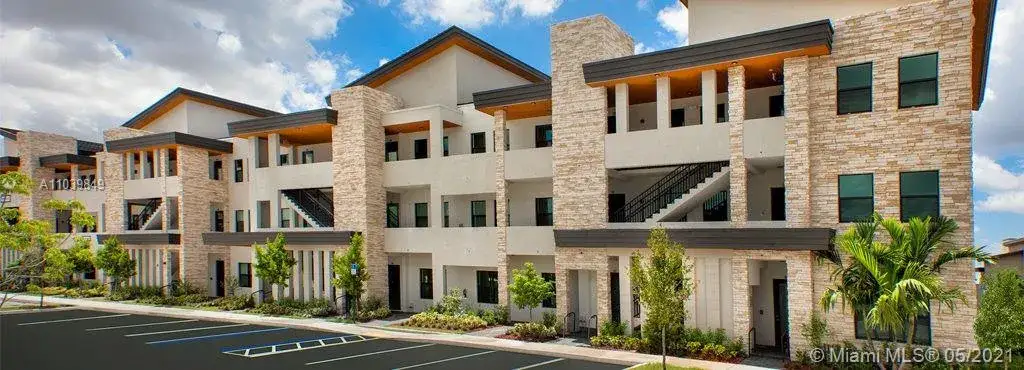 2 bedroom 2 bath Residential for sale at 7865 NW 104th Ave # 33, Doral FL 33178