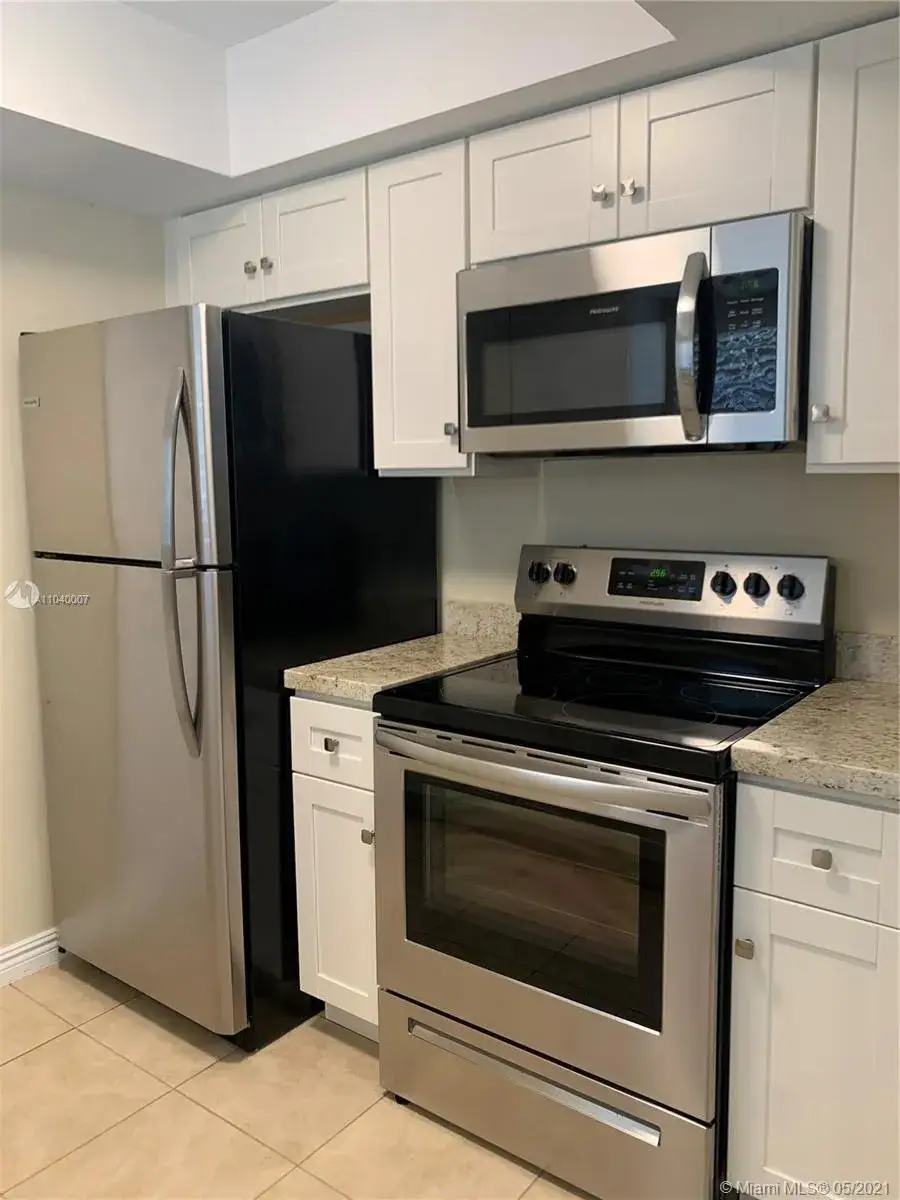 1 bedroom 1 bath Residential Lease for rent at 3500 Harrison St # 8, Hollywood FL 33021