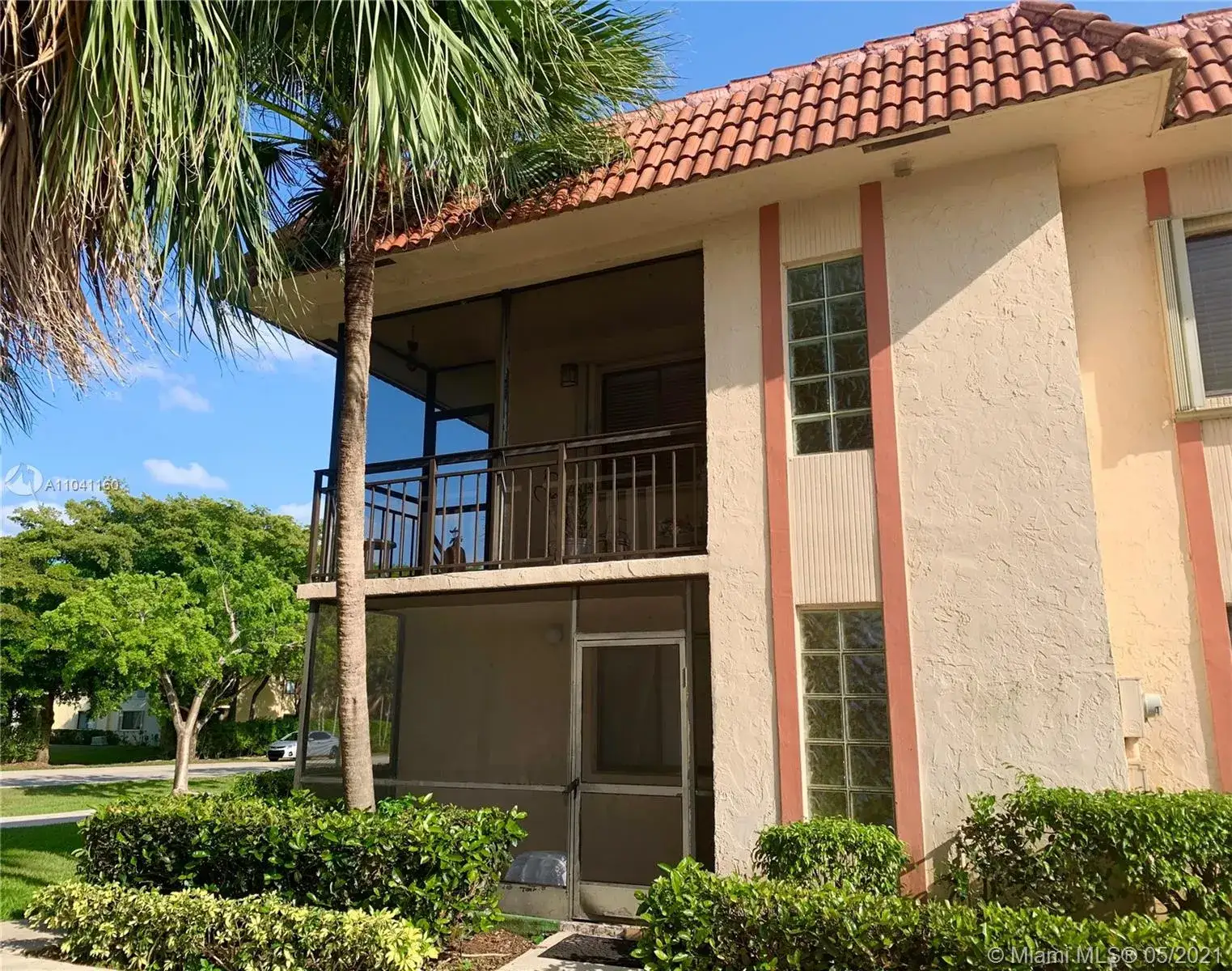 2 bedroom 2 bath Residential for sale at 399 Lakeview Dr # 101, Weston FL 33326
