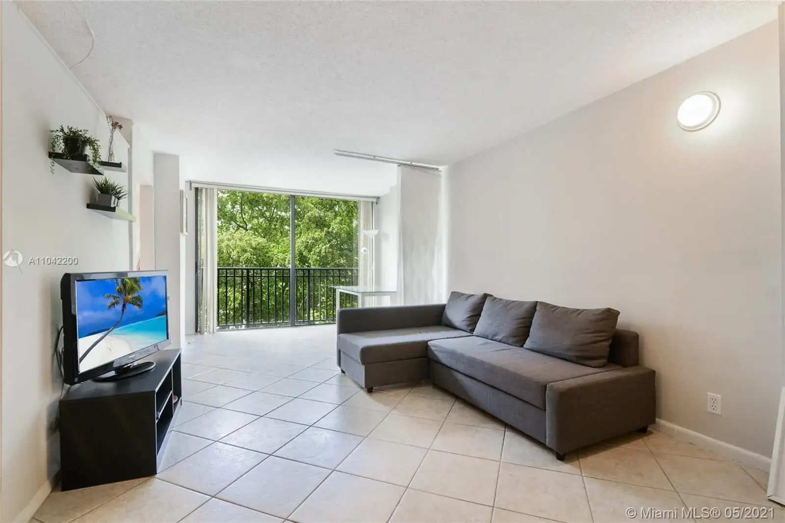 1 bedroom 1 bath Residential for sale at 16919 N Bay Rd # 414, Sunny Isles Beach FL 33160