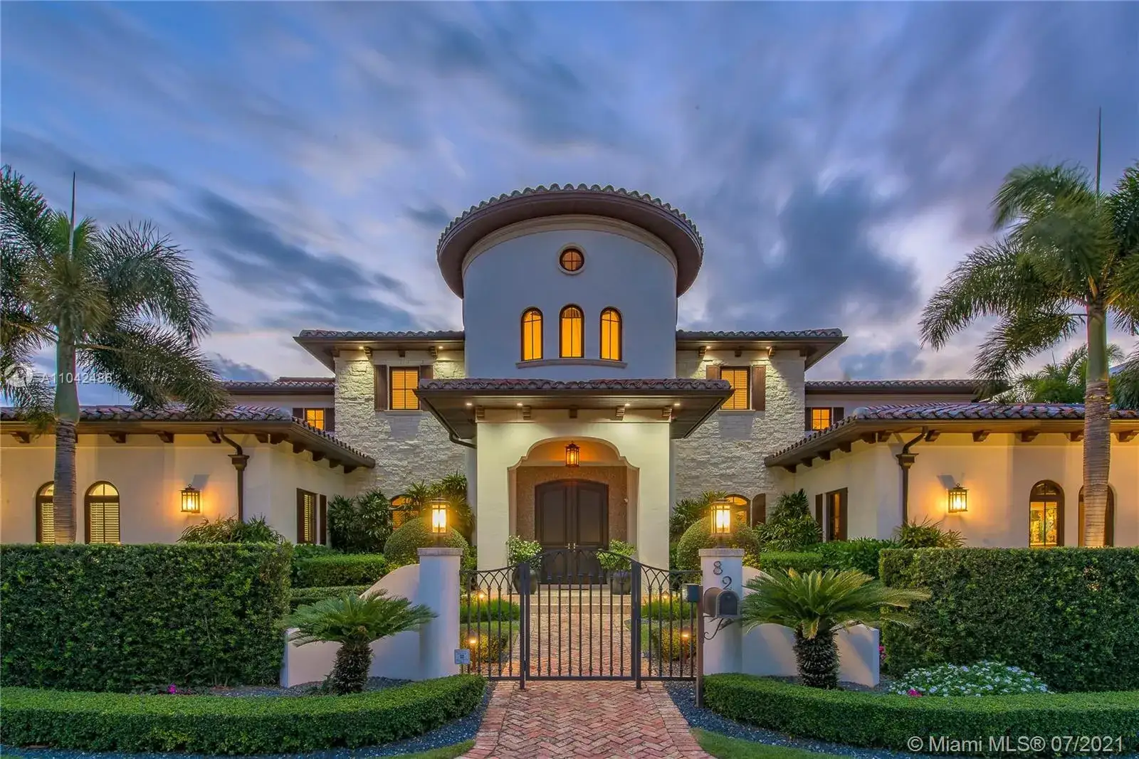 6 bedroom 7 bath Residential for sale at 821 Solar Isle Dr, Fort Lauderdale FL 33301