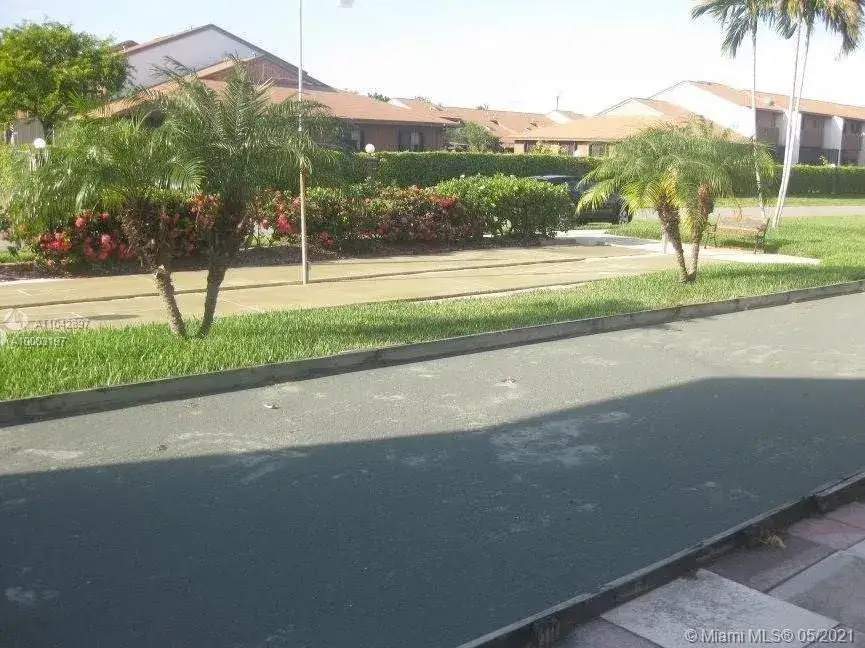 1 bedroom 1 bath Residential for sale at 1520 Mckinley St # 106E, Hollywood FL 33020