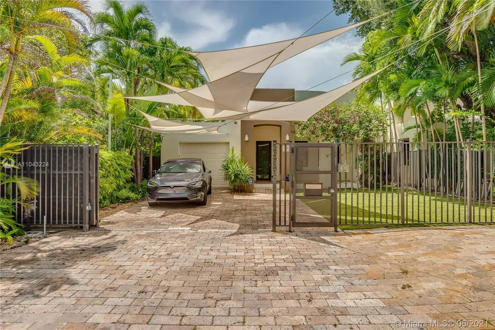 3 bedroom 2 bath Residential for sale at 2533 Andros Ave, Coconut Grove FL 33133
