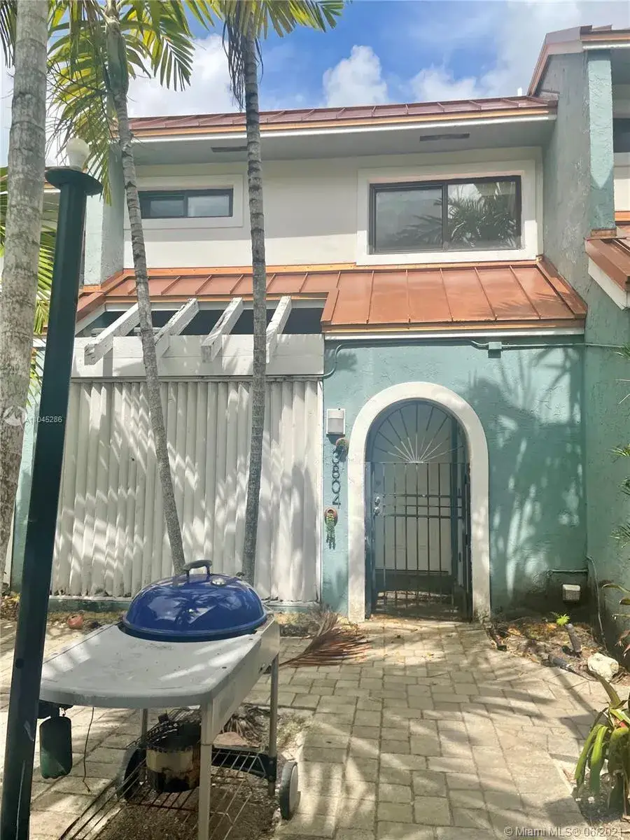 2 bedroom 1 bath Residential for sale at 3804 NE 6th Ave # 3, Miami FL 33137