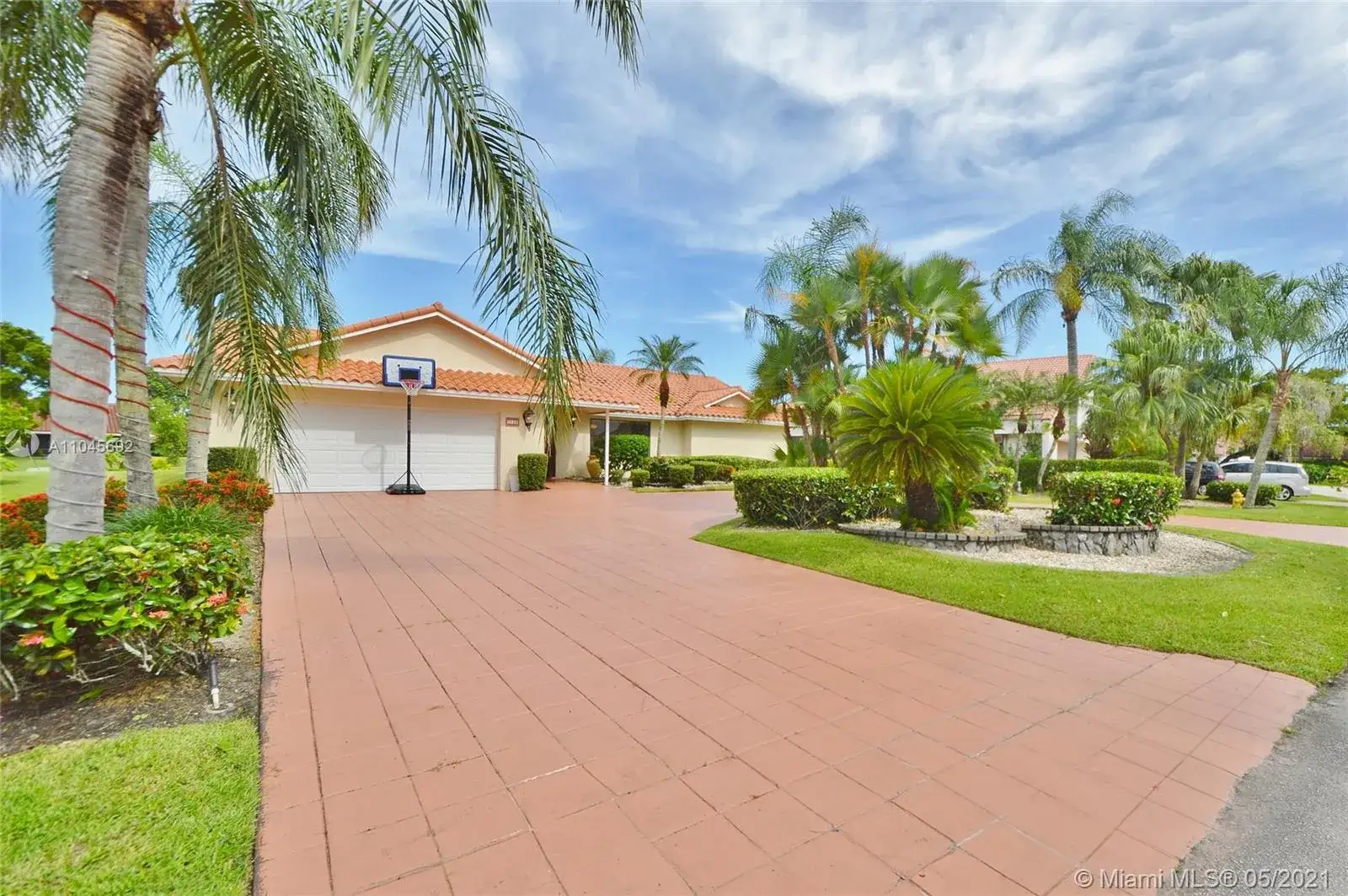 3 bedroom 2 bath Residential for sale at 7920 NW 85th Ave, Tamarac FL 33321