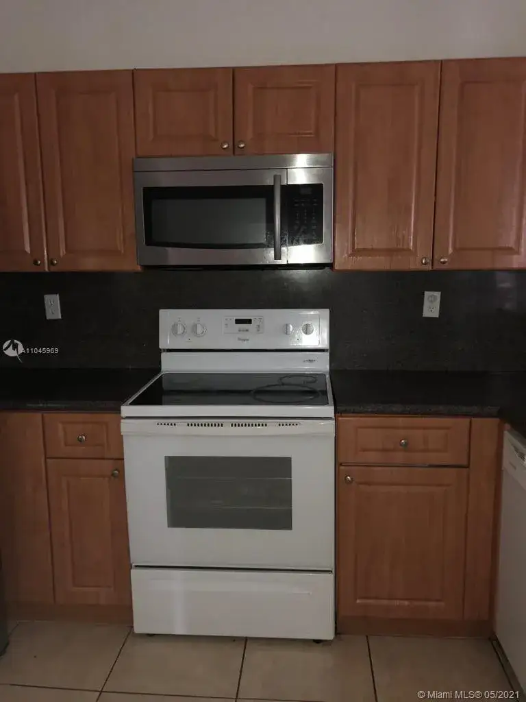 3 bedroom 2 bath Residential for sale at 1651 SE 28th Ct # 205, Homestead FL 33035