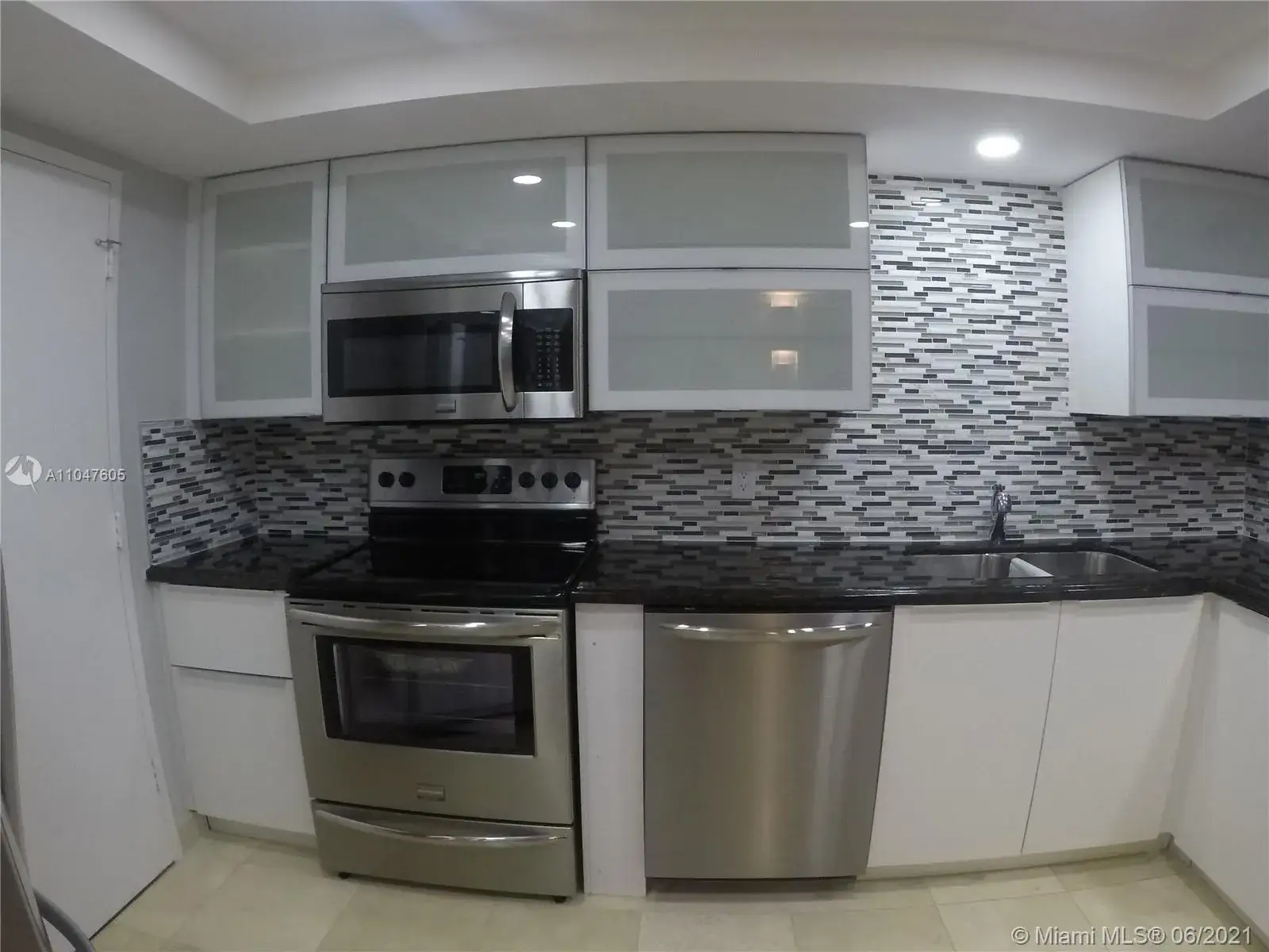 1 bedroom 2 bath Residential for sale at 1351 NE Miami Gardens Dr # 704E, Miami FL 33179