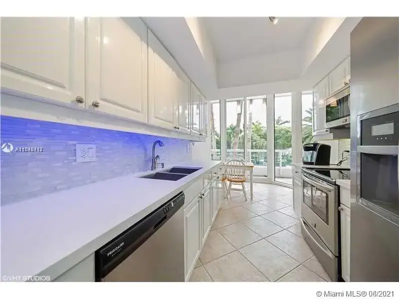 2 bedroom 2 bath Residential for sale at 21205 Yacht Club Dr # 304, Aventura FL 33180