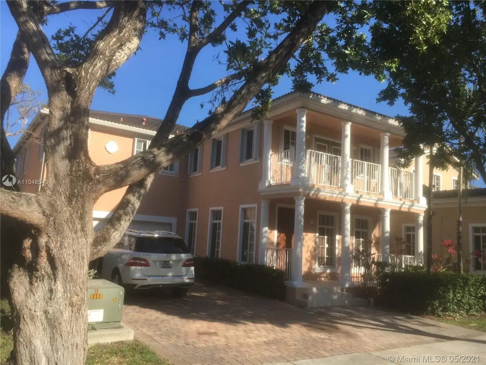 6 bedroom 4 bath Residential for sale at 27411 SW 139th Pl, Homestead FL 33032