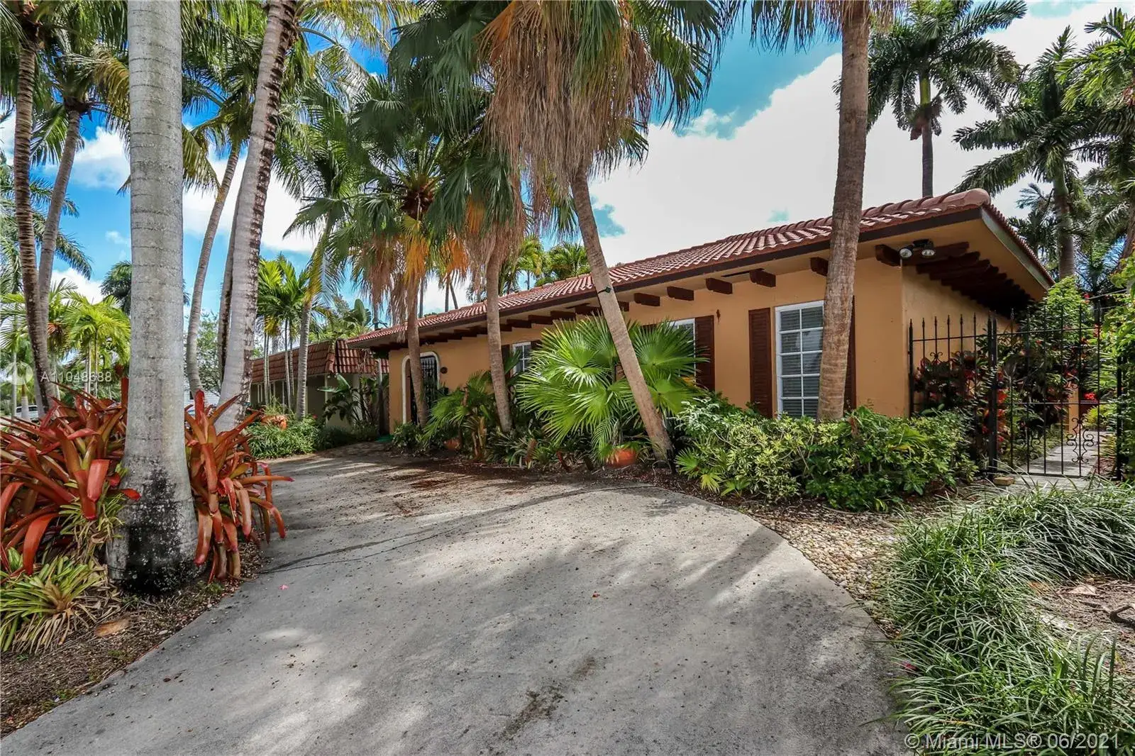 5 bedroom 3 bath Residential Lease for rent at 419 N 14th Ave, Hollywood FL 33020