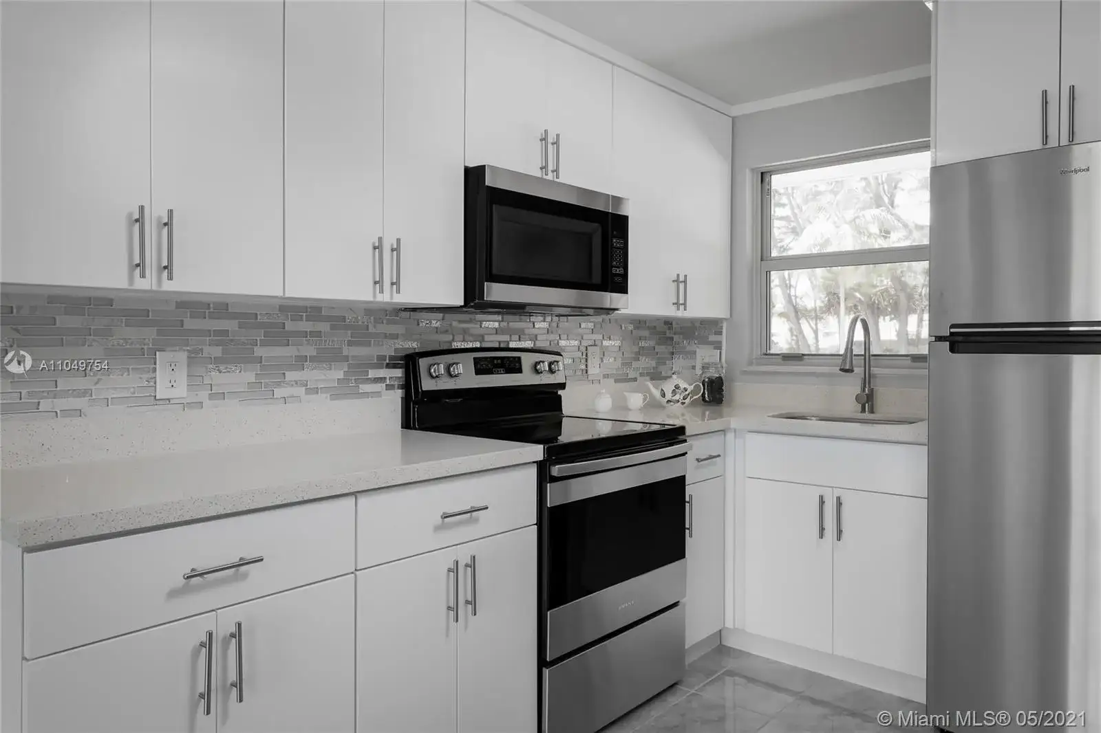 2 bedroom 2 bath Residential for sale at 2700 W Sunrise Lakes Dr # 103, Sunrise FL 33322