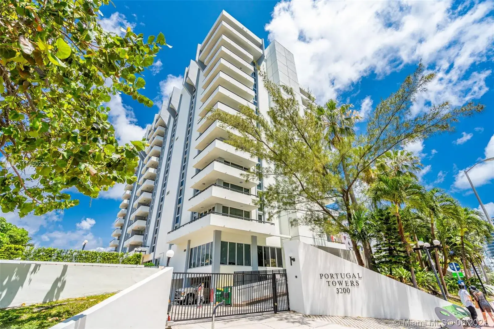 2 bedroom 2 bath Residential for sale at 3200 Collins Ave # 7, Miami Beach FL 33140