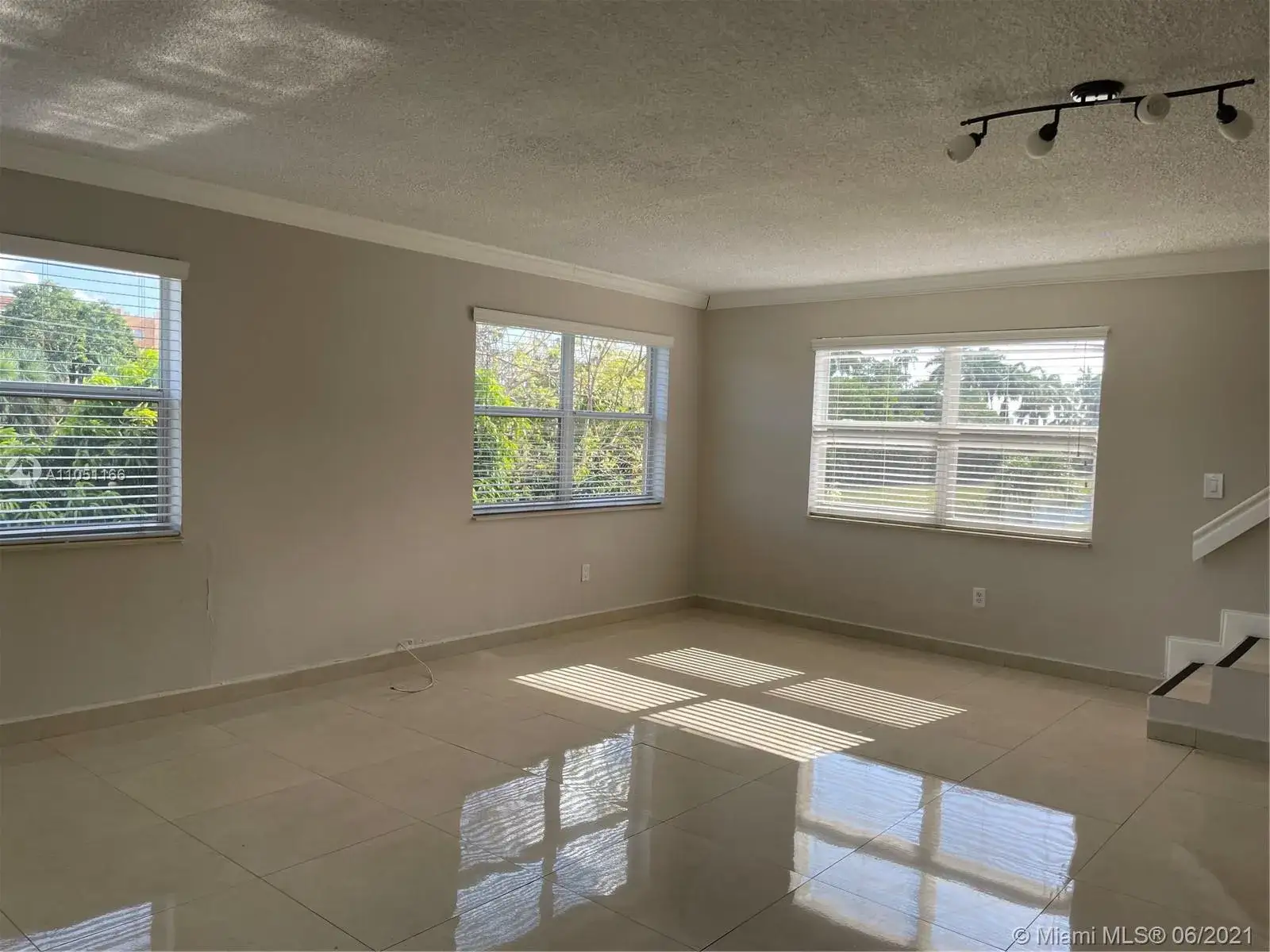 2 bedroom 2 bath Residential for sale at 1300 W 53rd St # 38, Hialeah FL 33012