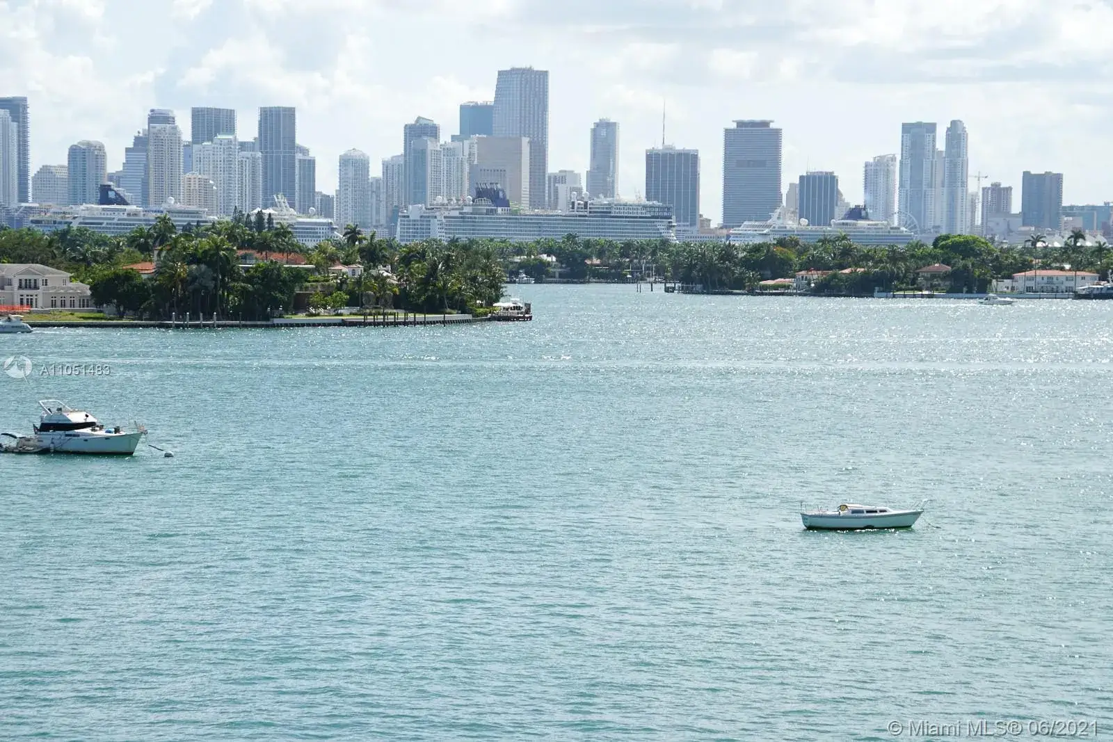 1 bedroom 1 bath Residential for sale at 1228 West Ave # 513, Miami Beach FL 33139