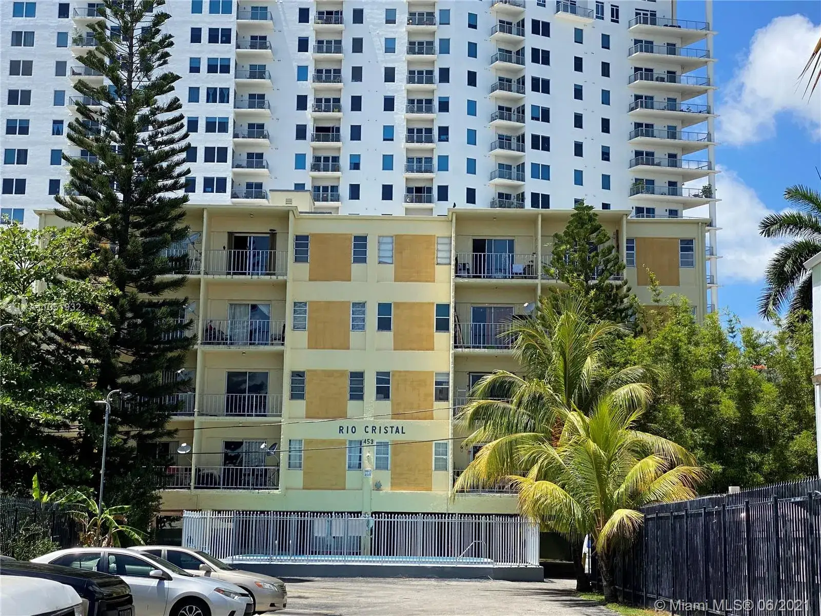 2 bedroom 1 bath Residential Lease for rent at 453 SW 2nd St # 301C, Miami FL 33130