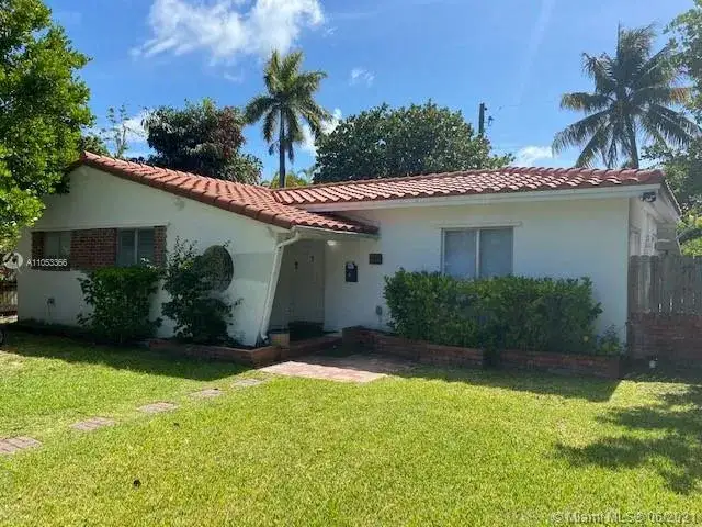 3 bedroom 2 bath Residential Lease for rent at 738 Fernwood Rd, Key Biscayne FL 33149