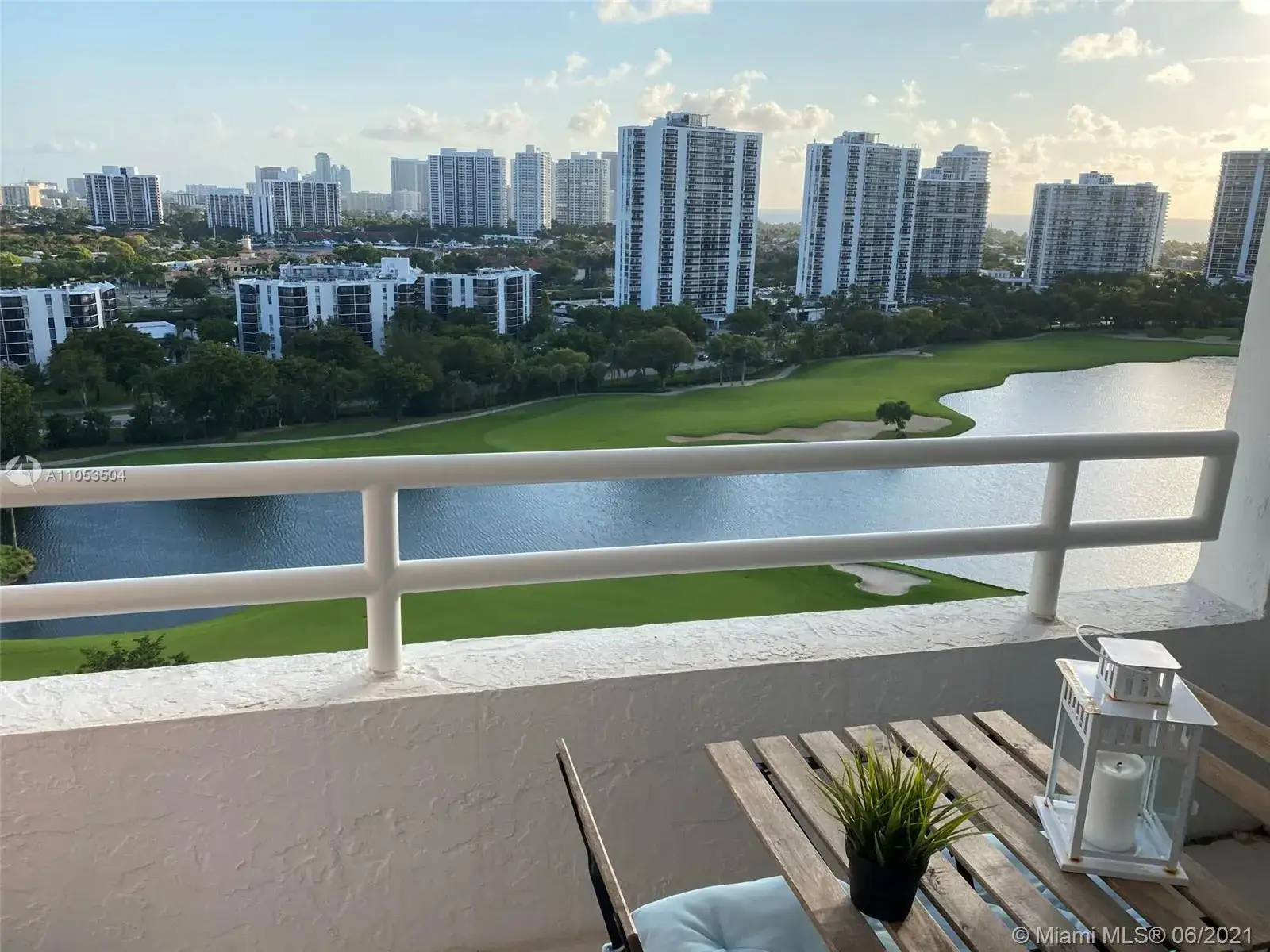 2 bedroom 2 bath Residential for sale at 20355 NE 34th Ct # 1828, Aventura FL 33180