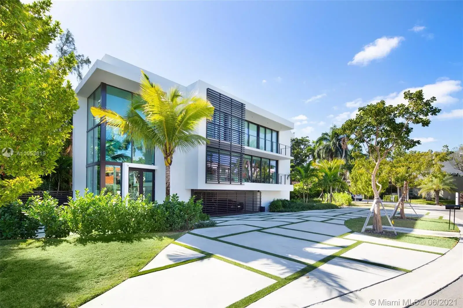 5 bedroom 6 bath Residential for sale at 420 N Hibiscus Dr, Miami Beach FL 33139