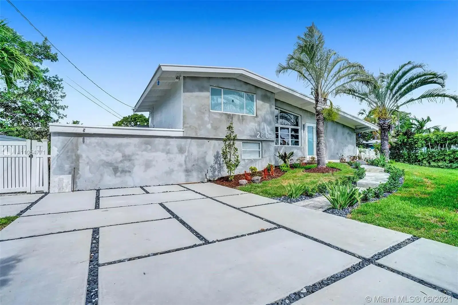 4 bedroom 5 bath Residential for sale at 2607 Sugarloaf Ln, Fort Lauderdale FL 33312