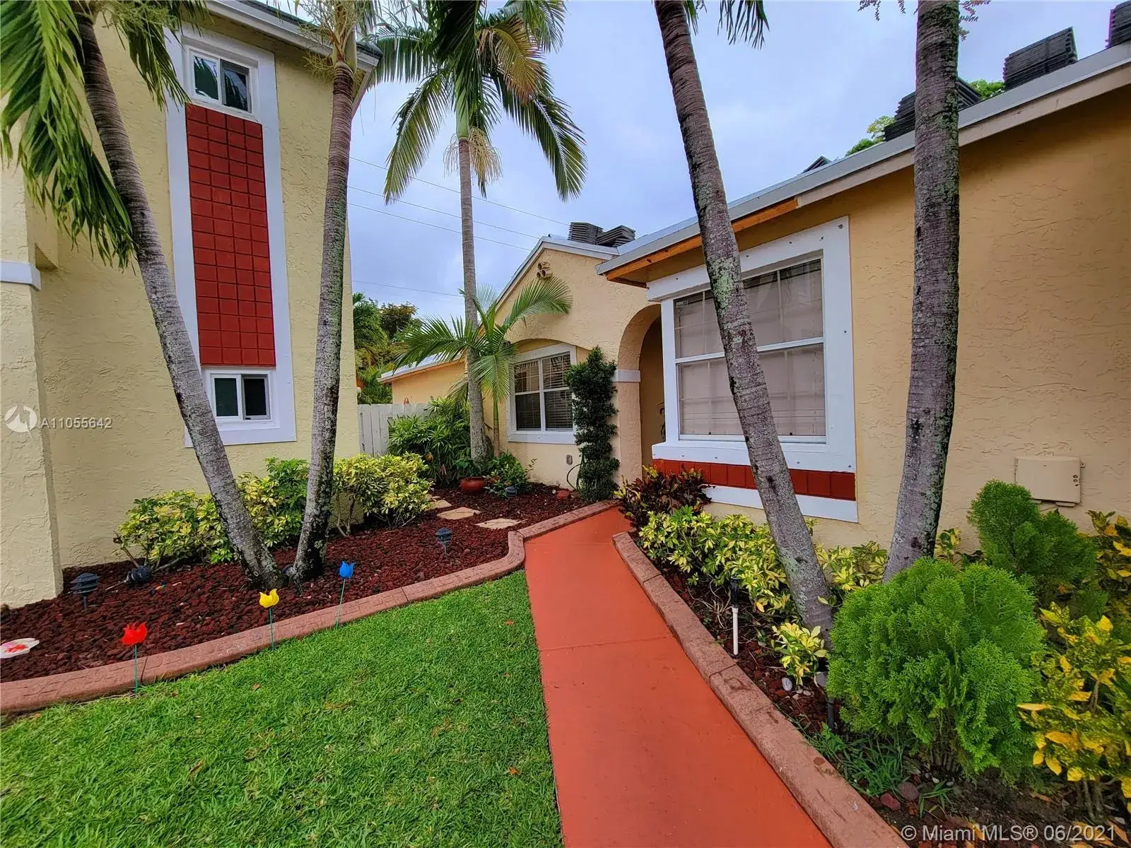 5 bedroom 2 bath Residential Lease for rent at 800 NW 99th Ave, Plantation FL 33324