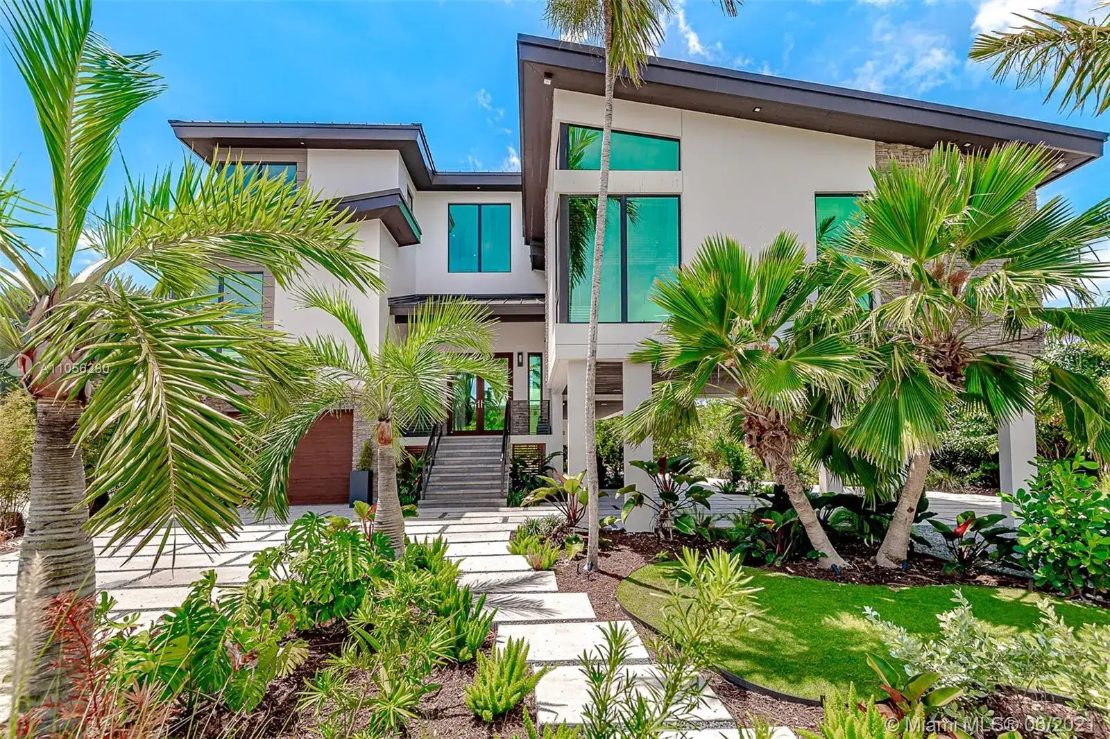 5 bedroom 4 bath Residential for sale at 68 Mutiny Pl, Key Largo FL 33037