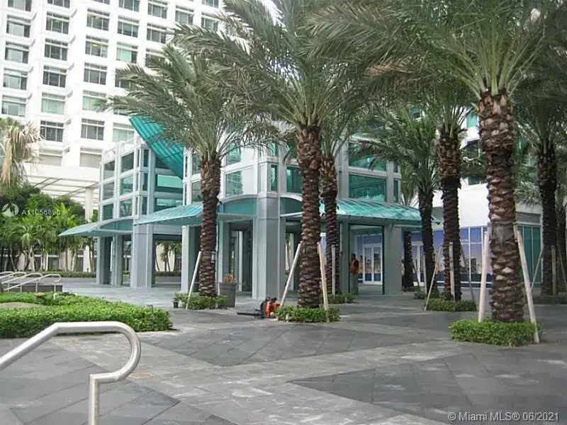 1 bedroom 1 bath Residential for sale at 951 Brickell Ave # 3009, Miami FL 33131