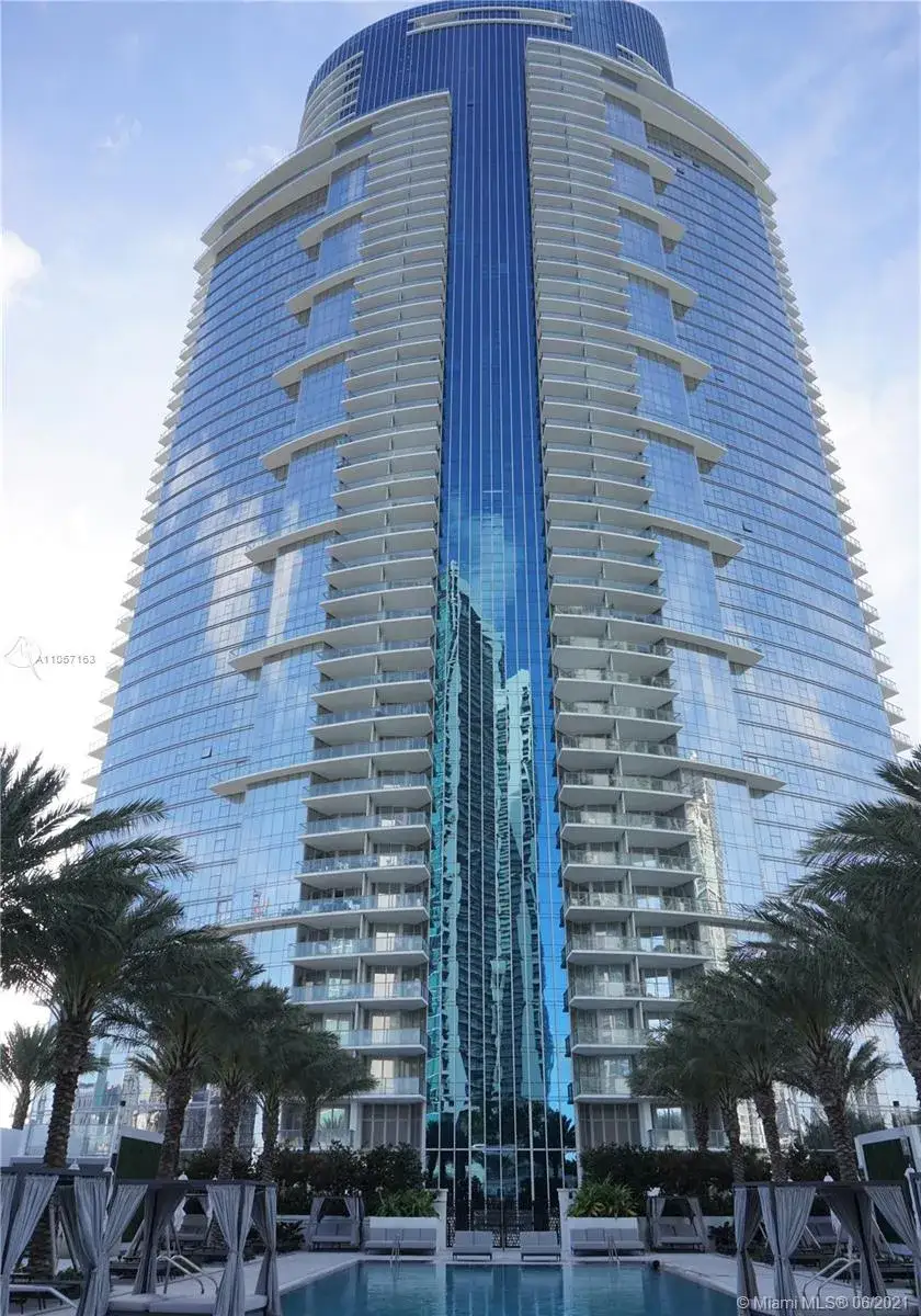 3 bedroom 4 bath Residential Lease for rent at 851 NE 1st Ave # 2501, Miami FL 33132
