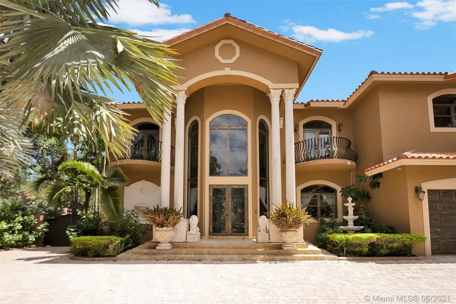 4 bedroom 4 bath Residential for sale at 8200 NW 163rd St, Miami Lakes FL 33016